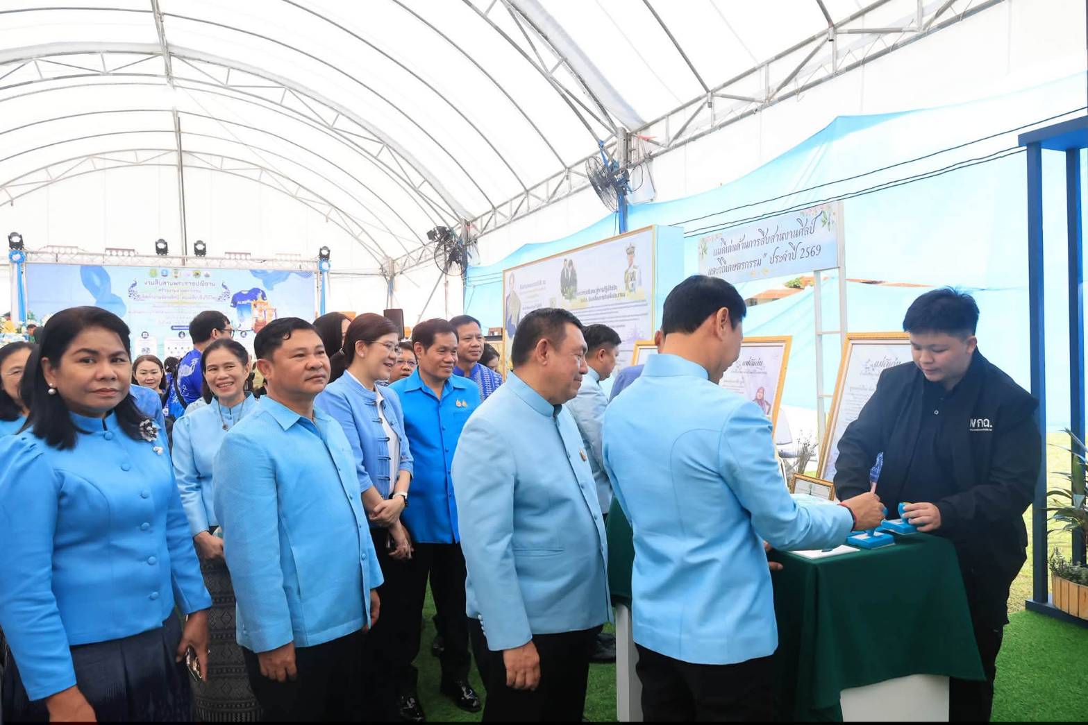 title - รองปลัดกระทรวงเกษตรและสหกรณ์ เป็นประธานพิธีเปิดงาน “สืบสานพระราชปณิธาน สร้างงานเกษตรกรรม เลิศล้ำงานหัตถศิลป์ ท่องเที่ยวถิ่นวิถีไทย” เพื่อน้อมรำลึกในพระมหากรุณาธิคุณของสมเด็จพระนางเจ้าสิริกิติ์ พระบรมราชินีนาถ พระบรมราชชนนีพันปีหลวง ประจำปี พ.ศ. 2569 ณ ศูนย์ส่งเสริมและพัฒนาอาชีพเสริมนอกภาคการเกษตร (ศูนย์ศิลปาชีพบางไทรฯ (เดิม)) 